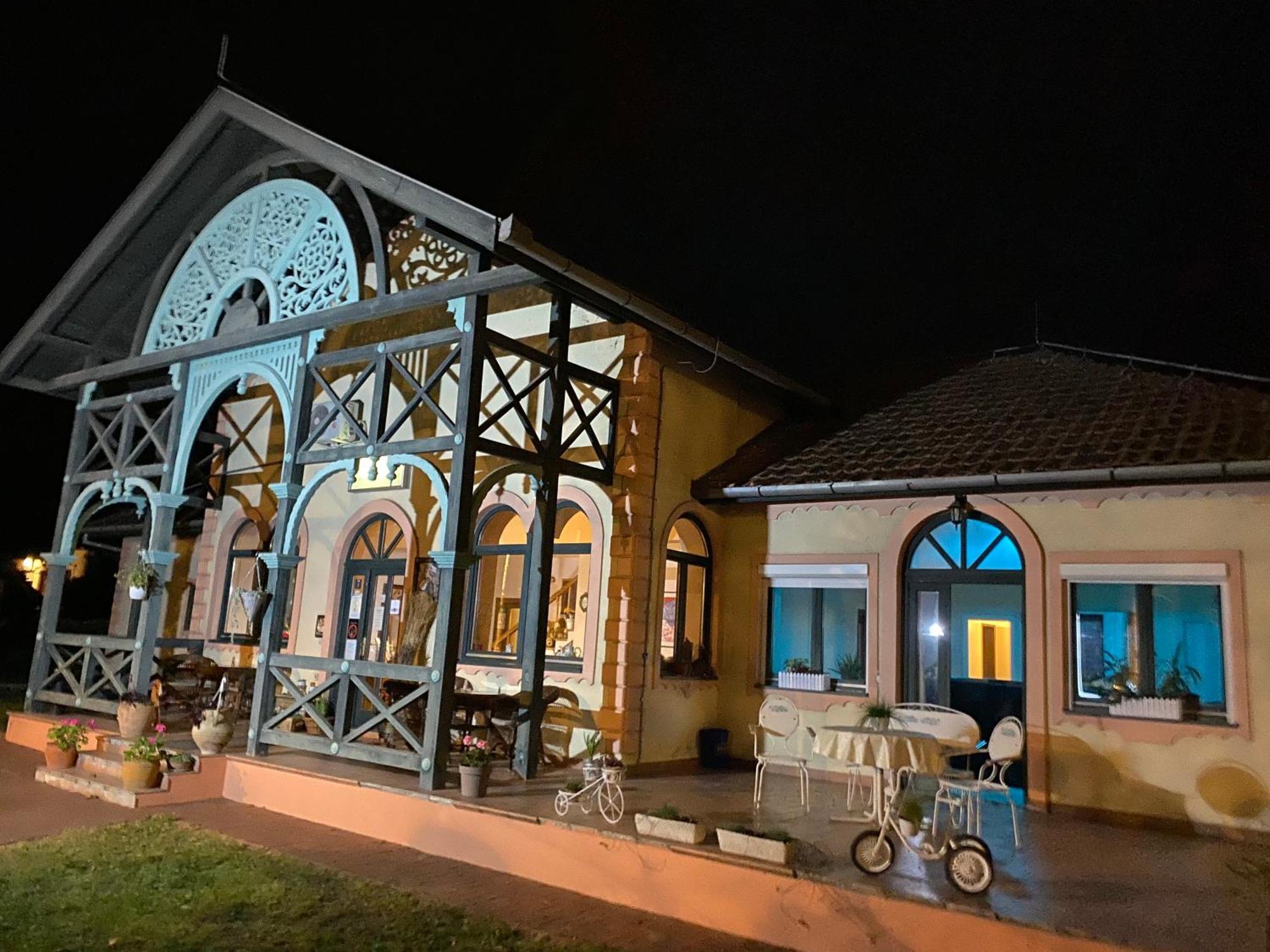 Vila Regina Palić エクステリア 写真